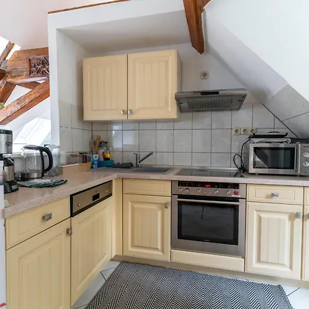 Apartment Dachwohnung Am Schlosspark Wiesbaden